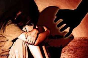 Young man rape with three year innocent girl तीन साल की मासूम के साथ युवक ने किया दुष्कर्म