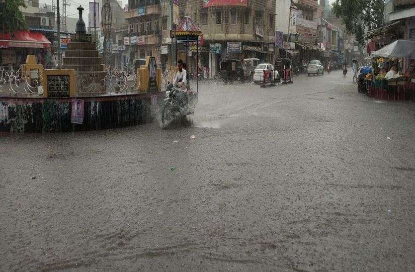 अंतिम दौर में मुस्कुराया भादो, झूमकर बरसी घटाएं अंतिम दौर में मुस्कुराया भादो, झूमकर बरसी घटाएं