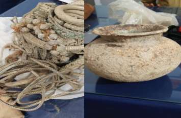 man stumbles upon rs 27l gold silver jewellery घर में खुदाई के वक्त मिला लाखों का खजाना, फिर एक दिन खजाने ने आफत में डाल दी जान , मामले को जानकर हो गए हैरान