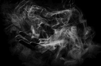 Bones weakened by passive smoking Passive smoking: पैसिव स्मोकिंग से हड्डियां कमजोर