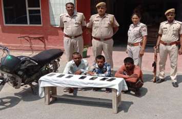 Mobile snatch bike rider arrested in hanumangarh मोबाइल छीनने वाले बाइक सवारों को दबोचा, सात मोबाइल फोन बरामद