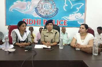 Police taught the rules of the rules to the principals and teachers पुलिस ने प्रधानाध्यापकों एवं अध्यापकों को पढ़ाया नियमों का पाठ