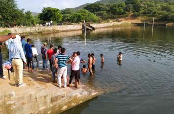 Youth dies due to drowning in anicut जयपुर में एनीकट में नहाने गए युवक की मौत, गोताखोरों ने 2 घंटे में निकाला शव