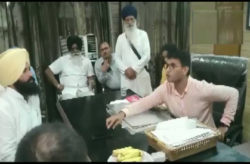 f.png पंजाब: विधायक ने गुरदासपुर DC के साथ की अभद्रता, मामला दर्ज