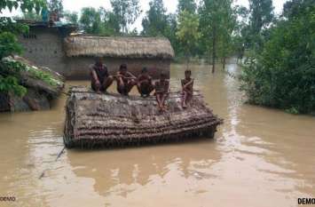 35 Family traped in Indrawati River Flood इन 35 परिवार के लिए पल-पल पड़ रहा भारी, इंद्रावती ने मचा रखा है उत्पात