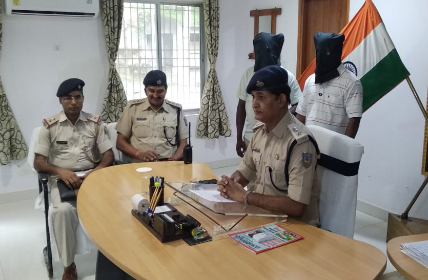 Jharkhand News धर्मांतरण के आरोप में फादर समेत 2 गिरफ्तार, लोगों को यूं लेते थे झांसे में