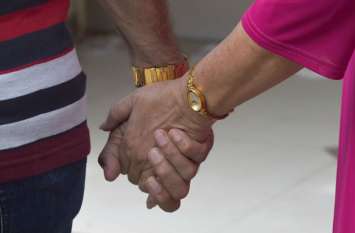 wife change husband luck from these tips पति का बदलना है भाग्य तो पत्नी को करना चाहिए यह काम