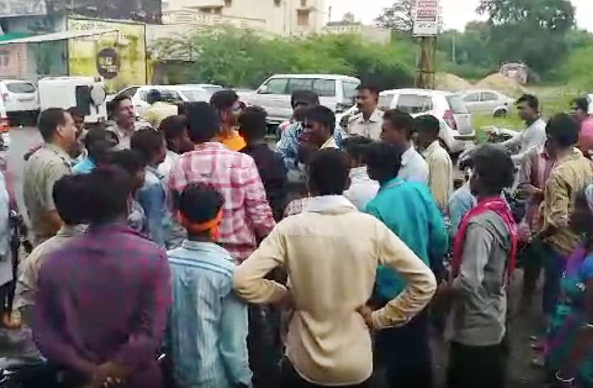 current in pratapgarh बिजली लाइन के पास हो रहा था दुकानों का निर्माण, करंट लगने से दो मजदूर महिलाओं की मौत