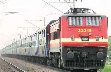 कोच में खराबी, जम्मूतवी एक्सप्रेस डेढ़ घंटे तक उदवाड़ा में खड़ी रही कोच में खराबी, जम्मूतवी एक्सप्रेस डेढ़ घंटे तक उदवाड़ा में खड़ी रही