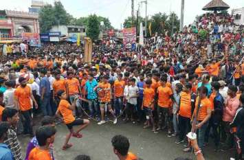 On the Jadhulni Ekadashi, the devotees of God decorated the tableaux जलझूलनी एकादशी पर जिलेभर में भगवान की झांकियां सजाकर निकाले बेवाण