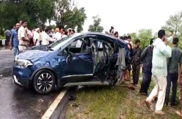 Breaking News: 4 died road accident today in Sehore Breaking News : भीषण सड़क हादसे में 4 की मौत,मची चीख पुकार, देखें वीडियो