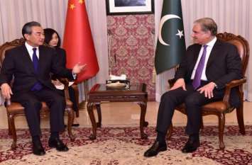Shah Mehmood Qureshi said Kashmir issue should be resolved through dialogue घुटनों के बल आया परमाणु युद्ध की धमकी देने वाला PAK, कहा- बातचीत से हो कश्मीर मुद्दे का समाधान