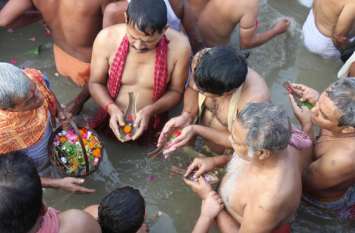 pitru paksha 2019: donate these thing during pitru paksha पितृ पक्ष में इन चीजों का दान करने से आर्थिक परेशानी होगी दूर, पितर होंगे प्रसन्न