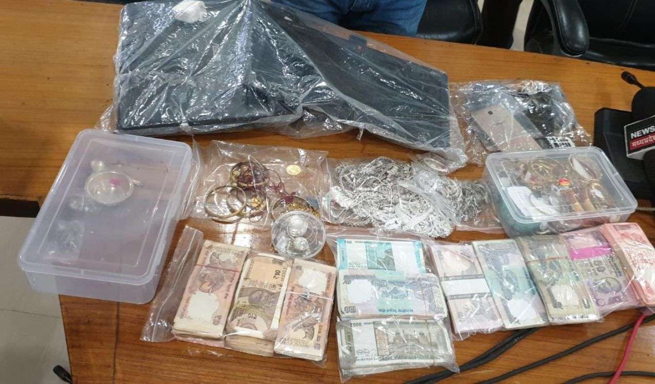 Seized gold and silver jewelery