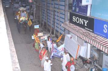 Procession taken out with tableaux झांकियों के साथ निकाली शोभायात्रा