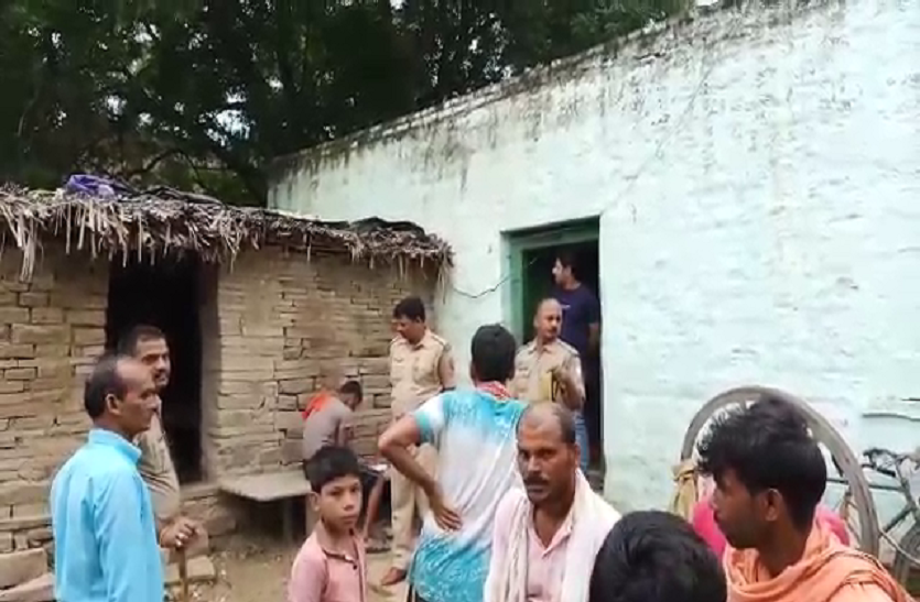 Murder in mirzapur यूपी के मिर्जापुर में घर में सो रहे युवक की सिर कूचकर हत्या
