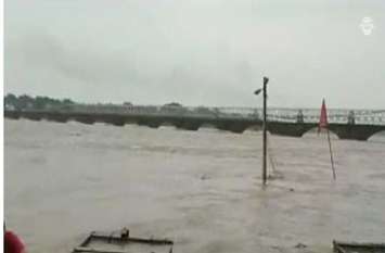 Drone Camaro is being monitored on Chambal flood चंबल की बाढ़ पर ड्रोन कैमरो से की जा रही है निगरानी