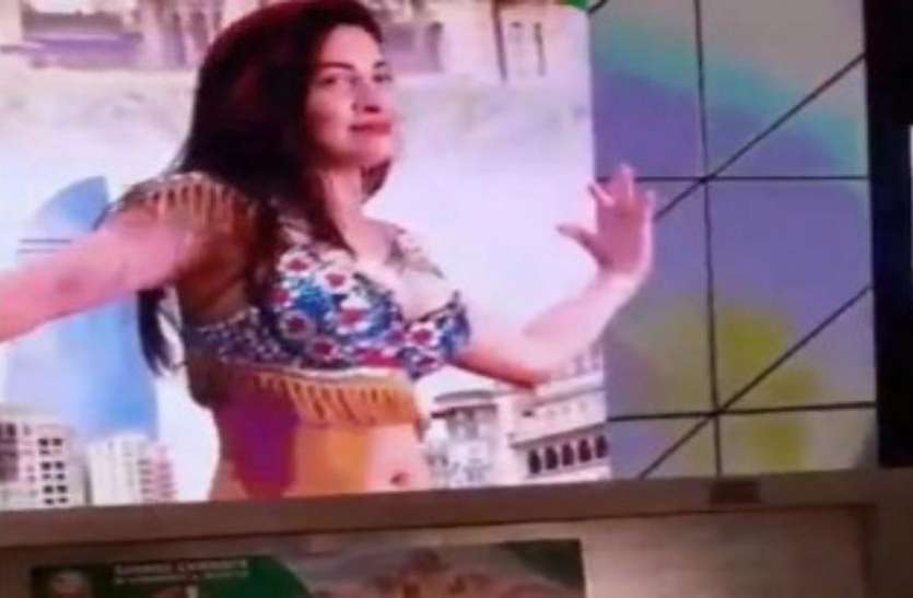 pak.jpeg सामने आया इमरान खान का 'नया पाकिस्तान', अर्थव्यवस्था को बचाने के लिए जमकर थिरकीं बेली डांसर
