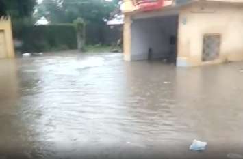 Heavy Rain In Jhalawar : Latest news and update झालावाड़ में मूसलाधार बारिश से नदी नाले उफान पर, कालीसिंध बांध के 8 गेट खोले