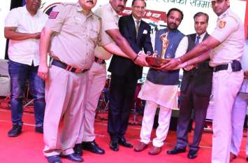 21 Delhi Policemen honored with Rakshak Samman रक्षक सम्मान का शानदार आयोजन, दिल्ली पुलिस के 21 बहादुर सम्मानित