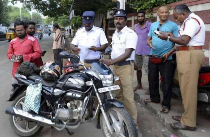 traffic1o0.jpeg यातायात चेकिंग के दौरान पुलिसकर्मी को नहीं हैं ये 10 अधिकार, जानें अहम बातें