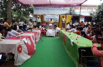 Block Level Neighborhood Youth Parliament स्कूल में बिजली, पानी की समस्या को लेकर विपक्ष ने सरकार को घेरा