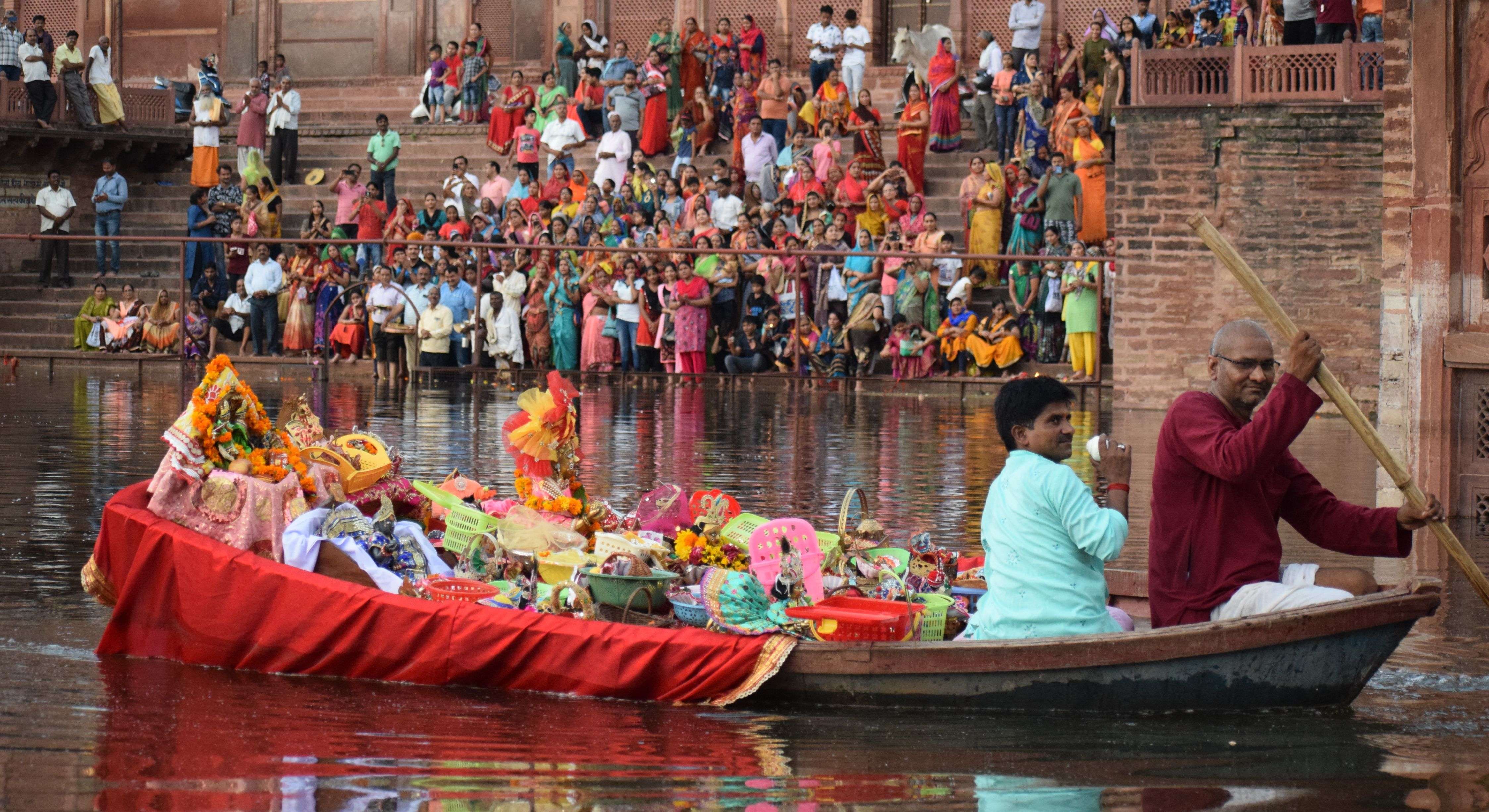 thakur-ji-saw-the-water-park-in-machkund-sarovar thakur-ji-saw-the-water-park-in-machkund-sarovar