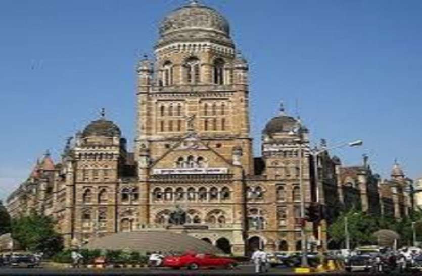 BMC अरे बापरे ! एक गड्ढे को भरने के लिए 2 लाख 3 हजार रूपये खर्च BMC अरे बापरे ! एक गड्ढे को भरने के लिए 2 लाख 3 हजार रूपये खर्च