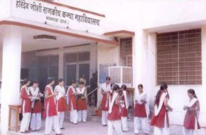 वागड़ अंचल में सुविधाएं मिली तो अशिक्षा की बेडिय़ा टूटी, बदली शिक्षा की तस्वीर और युवा पीढ़ी की तकदीर वागड़ अंचल में सुविधाएं मिली तो अशिक्षा की बेडिय़ा टूटी, बदली शिक्षा की तस्वीर और युवा पीढ़ी की तकदीर
