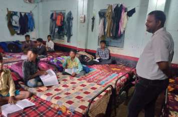 Inspection of food items and hostel kitchen खाद्य सामग्री व छात्रावास की रसोई का किया निरीक्षण