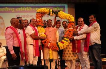 अब संसद में हर विधेयक हिंदी में पारित होता है, राष्ट्रभाषा का सम्मान जरूरीः बिरला अब संसद में हर विधेयक हिंदी में पारित होता है, राष्ट्रभाषा का सम्मान जरूरीः बिरला