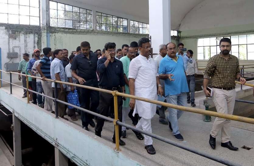 फिरहाद हकीम ने किया पद्योपुकुर केन्द्र का निरीक्षण फिरहाद हकीम ने किया पद्योपुकुर केन्द्र का निरीक्षण