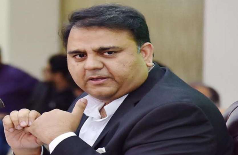 fawad पाक के विवादित मंत्री ने दी दशहरे की बधाई, सोशल मीडिया पर जमकर ट्रोल हुए