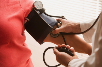 High blood pressure: Treatment may prevent cognitive decline High Blood Pressure: बाॅॅॅडी में अचानक हाें ये बदलाव ताे न करें नजरअंदाज