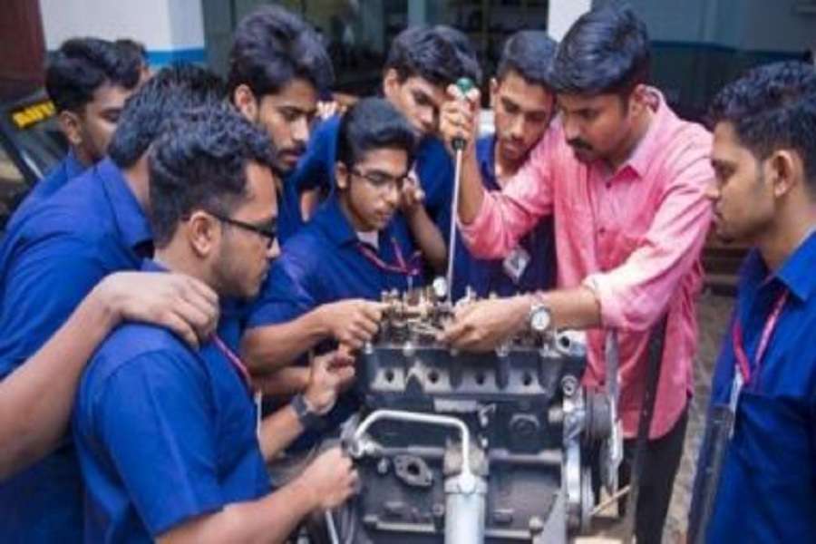 छात्र आईटीआई लें एडमीशन, सरकारी और निजी कॉलेजों में मिला अवसर