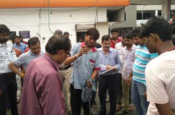 Water found in diesel and petrol सावधान : पेट्रोल पंप वाले बेच रहे है पानी मिला हुआ डीजल और पेट्रोल