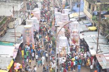 Fade out of akidat in the midst of melodious tunes मातमी धुनों के बीच खिराजे अकीदत से निकाले ताजिए