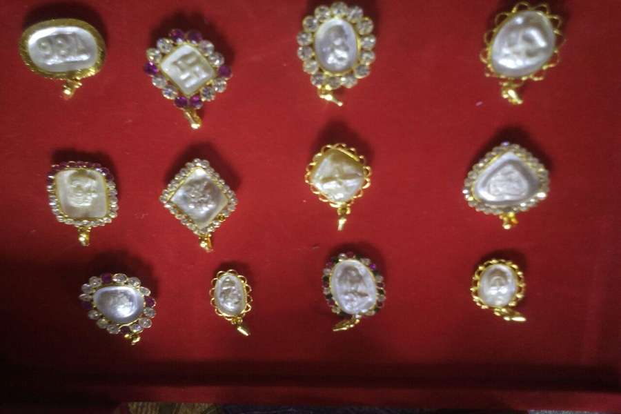 जानिए कैसे, अपनी ड्रीमगर्ल को घर में ही दें पर्ल
