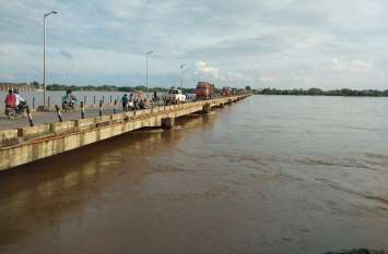 Heavy Rain झमाझम बारिश से नदी-नाले उफान पर, प्रशासन ने अब तक जारी नहीं किया अलर्ट