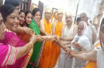 400 Shravakas performed abhishek and worship with children in bhilwara 400 Shravakas performed abhishek and worship with children in bhilwara