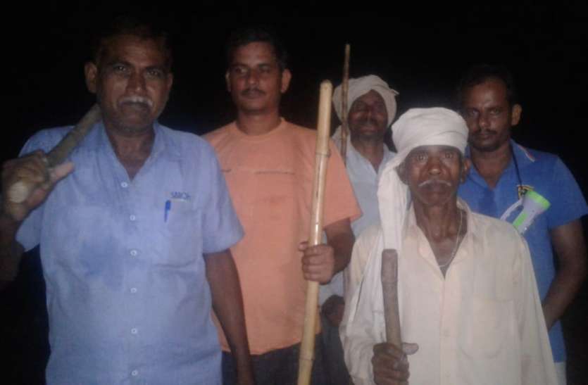 Police failure: villager himself started night patrol पुलिस की नाकामी : ग्रामीणों ने खुद शुरू की रात्रि गश्त