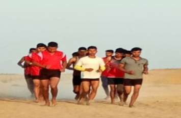in roopangarh youth is intrested in preparation for army रूपनगढ़ की माटी से तैयार हो रहे है जांबाज