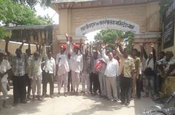 beawar जलग्रहण क्षेत्र को नुकसान पहुंचाने पर तहसील पहुंचकर ग्रामीणों ने किया एेसा