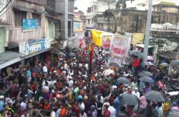 Procession of Taziya on Muharram in Banswara शहर में ढोल-नगाड़े की गूंज के साथ निकला ताजियों का जुलूस, युवाओं ने दिखाए हैरतअंगेज करतब