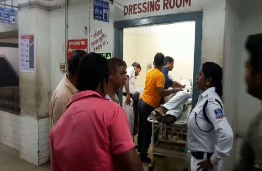 कहां चढ़ा मुहर्रम की भेंट एएसआई, तलवार कलाबाजी की चपेट में आकर हुआ घायल, जानिए यहां.. कहां चढ़ा मुहर्रम की भेंट एएसआई, तलवार कलाबाजी की चपेट में आकर हुआ घायल, जानिए यहां..