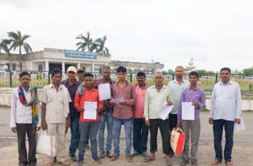 Knock up to Chandrayaan, patients die due to bad road एक तरफ चंद्रयान तक दस्तक, दूसरी ओर सड़क के अभाव में मरीजों की मौत