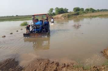 Ufni, Chambal, rural, areas, villagers, bhind news, bhind news in hind उफनी चंबल ग्रामीण इलाकों के रास्ते बंद, ग्रामीणों में दहशत