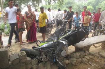 young, man, bike, speeding, canter, thrashed bhind news, bhind news in बाइक की सर्विस कराकर लौट रहे युवक को तेजरफ्तार कैंटर ने रौंदा, मौत