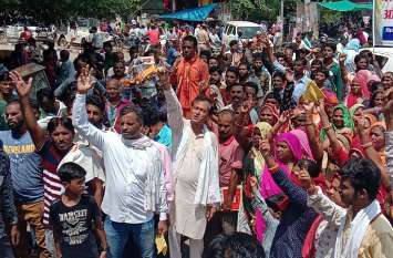 Bundi News,Bundi Rajasthan news, Bundi Hindi news,Lake,Drain,Encroachm जैतसागर झील के नाले से अतिक्रमण हटाने को लेकर कलक्ट्रेट पर लोगों ने किया विरोध प्रदर्शन