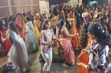 Devotees of Ganapati shouted fiercely before farewell विदाई से पहले जमकर थिरके गणपति के भक्त